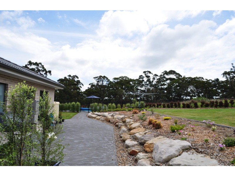 8 Ardross Ave, Bundanoon NSW 2578