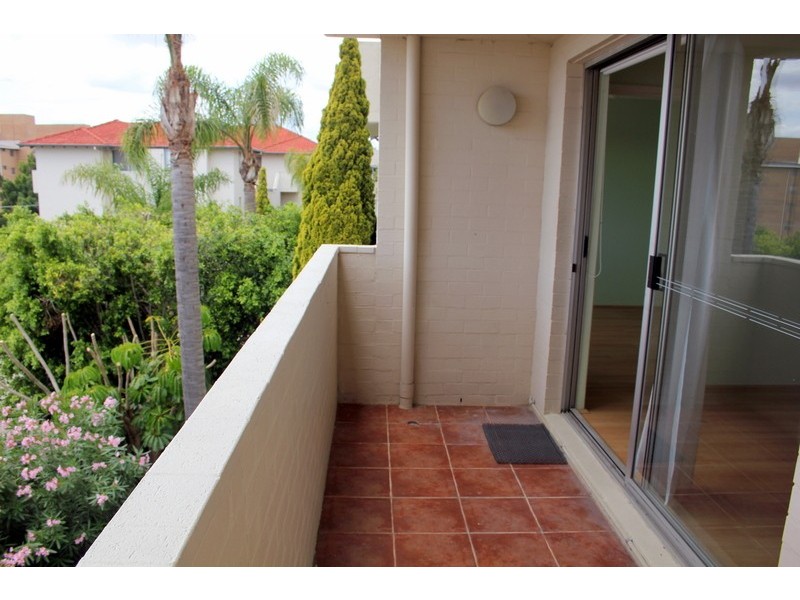 K15/45 King George Street, Victoria Park WA 6100