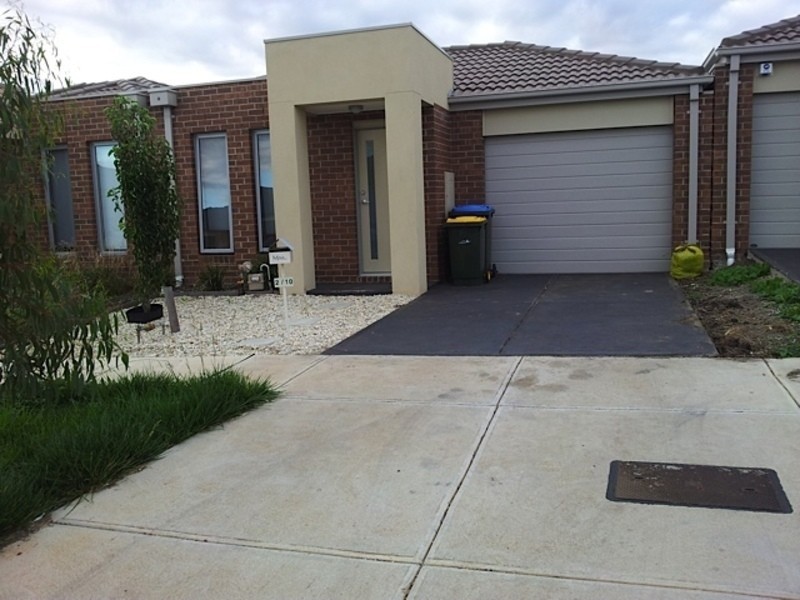 2/10 Flowergum crescent, Tarneit VIC 3029