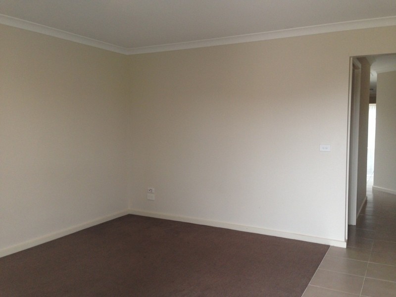 2/10 Flowergum crescent, Tarneit VIC 3029