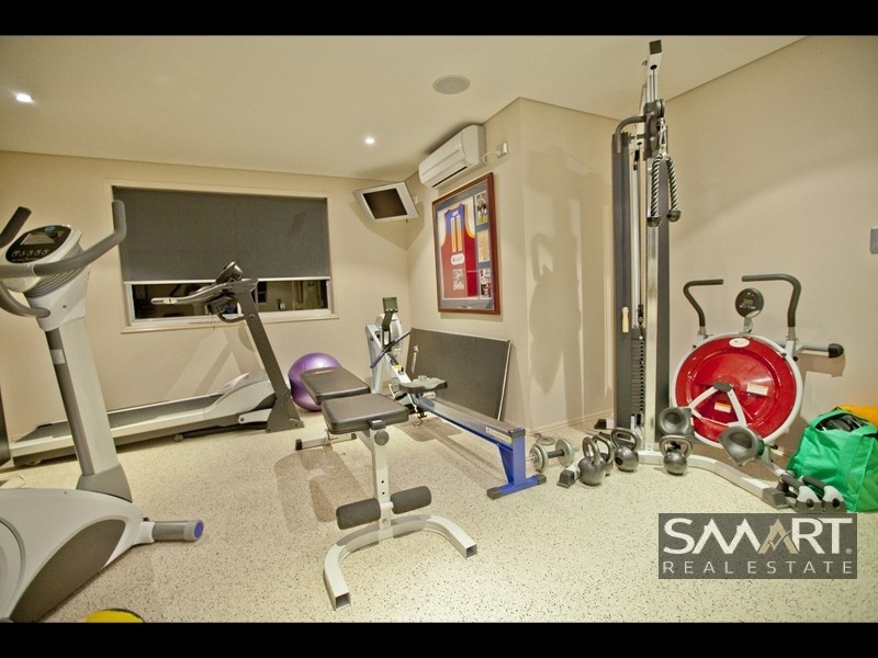 398 Benowa Road, Benowa Waters QLD 4217