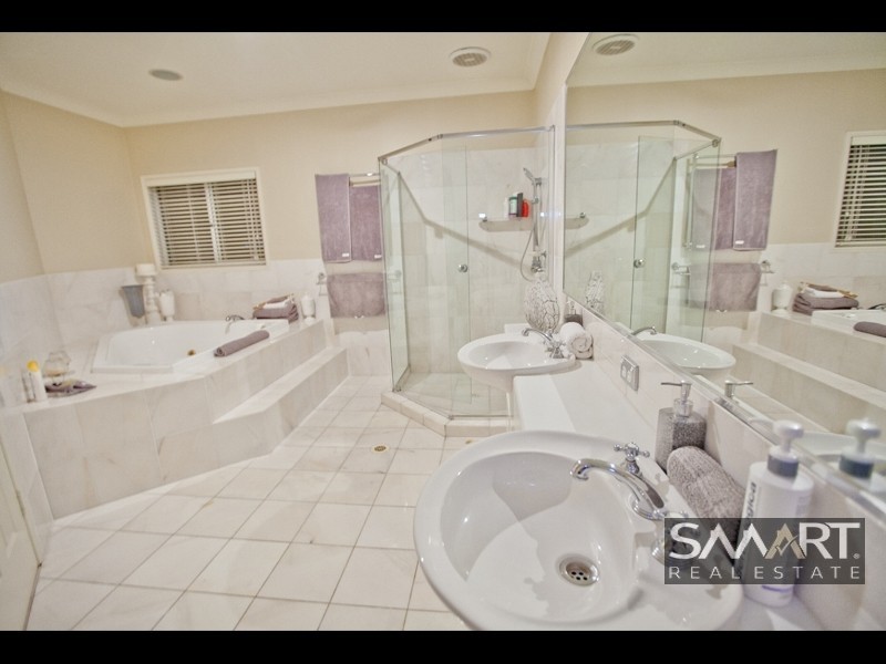 398 Benowa Road, Benowa Waters QLD 4217