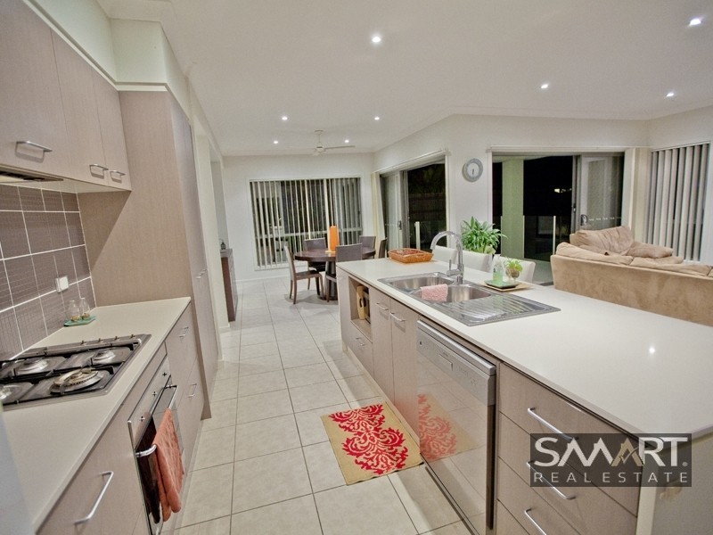 33 Highcrest Circuit, Molendinar QLD 4214