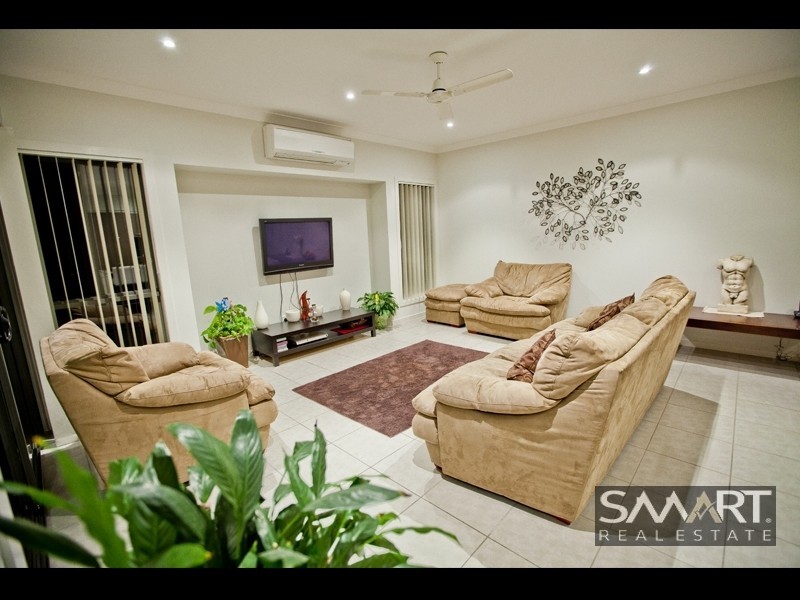 33 Highcrest Circuit, Molendinar QLD 4214