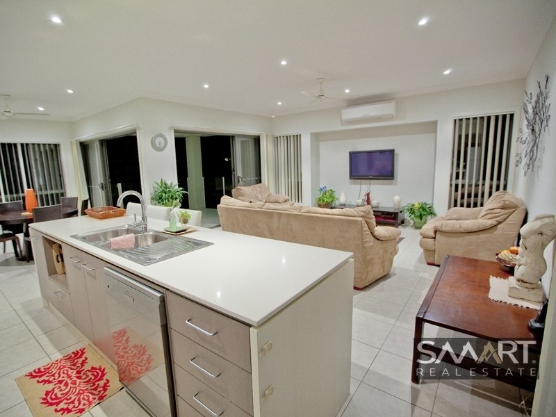 33 Highcrest Circuit, Molendinar QLD 4214