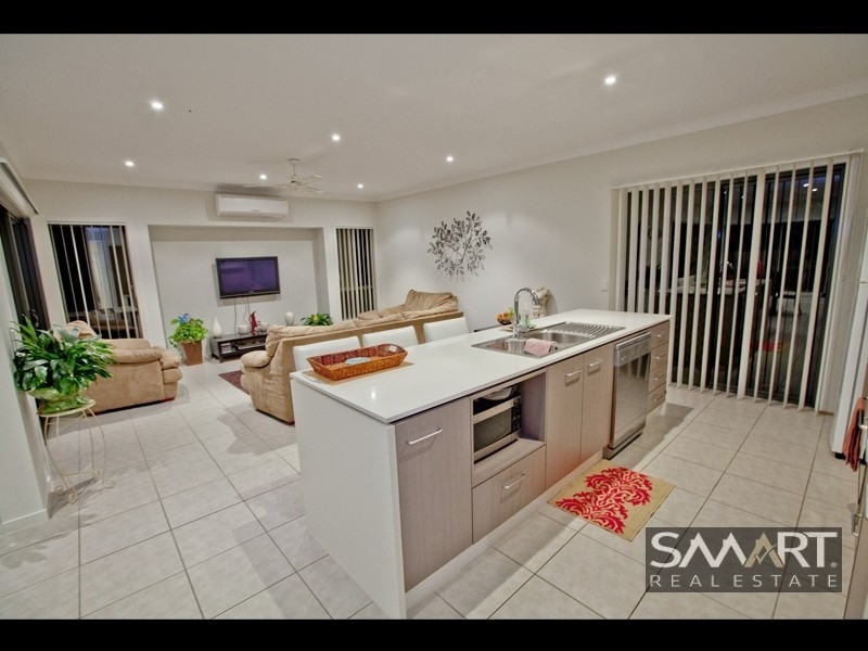 33 Highcrest Circuit, Molendinar QLD 4214