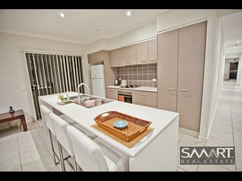 33 Highcrest Circuit, Molendinar QLD 4214