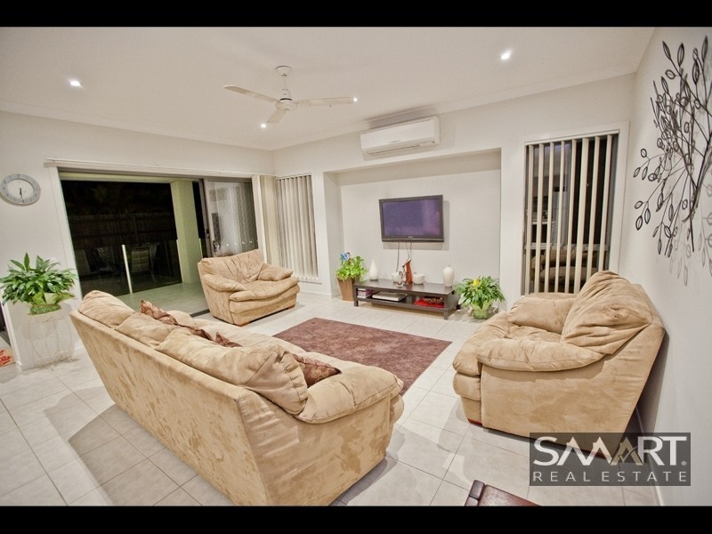 33 Highcrest Circuit, Molendinar QLD 4214