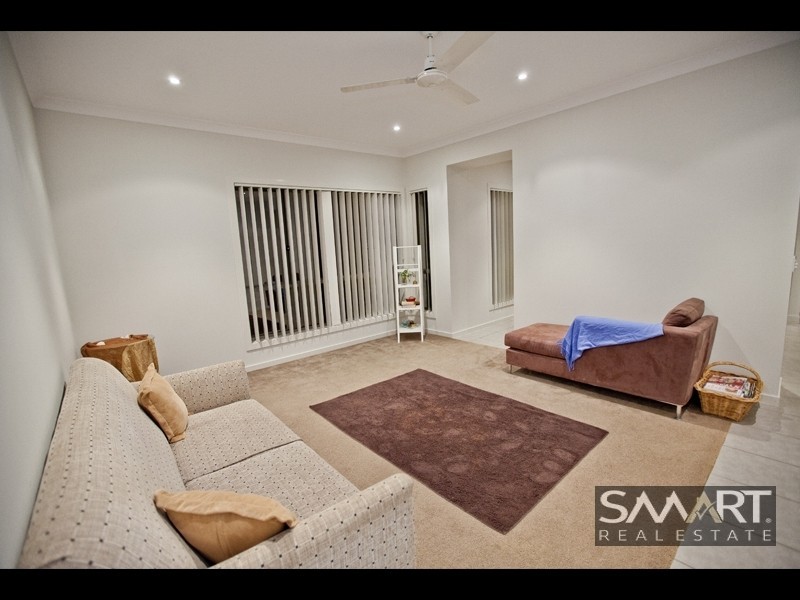 33 Highcrest Circuit, Molendinar QLD 4214