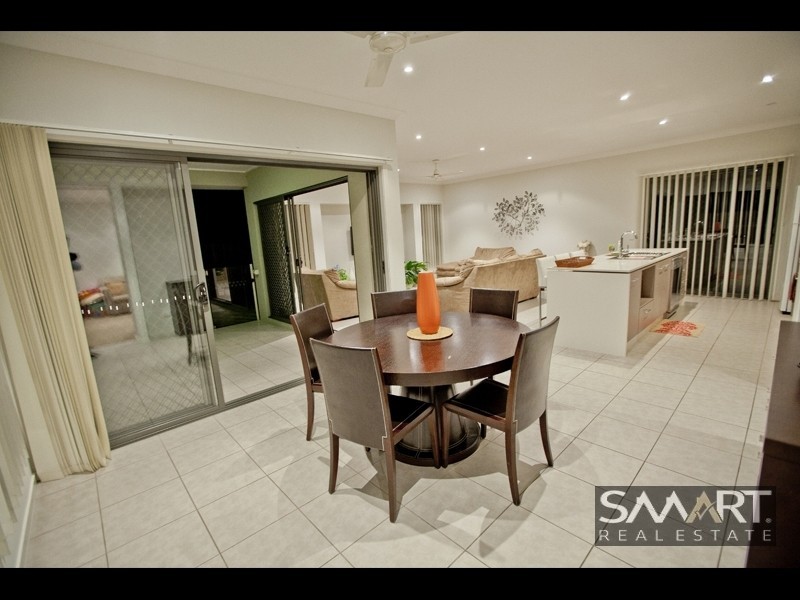 33 Highcrest Circuit, Molendinar QLD 4214