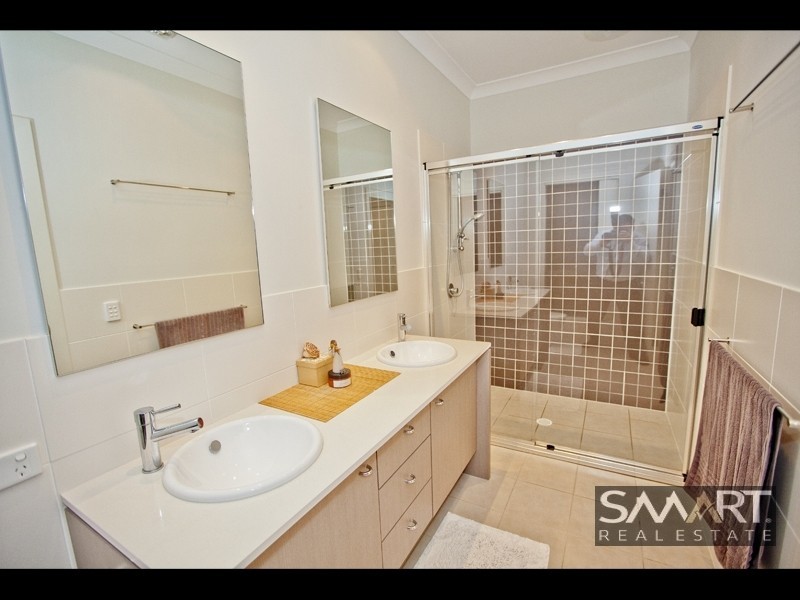 33 Highcrest Circuit, Molendinar QLD 4214