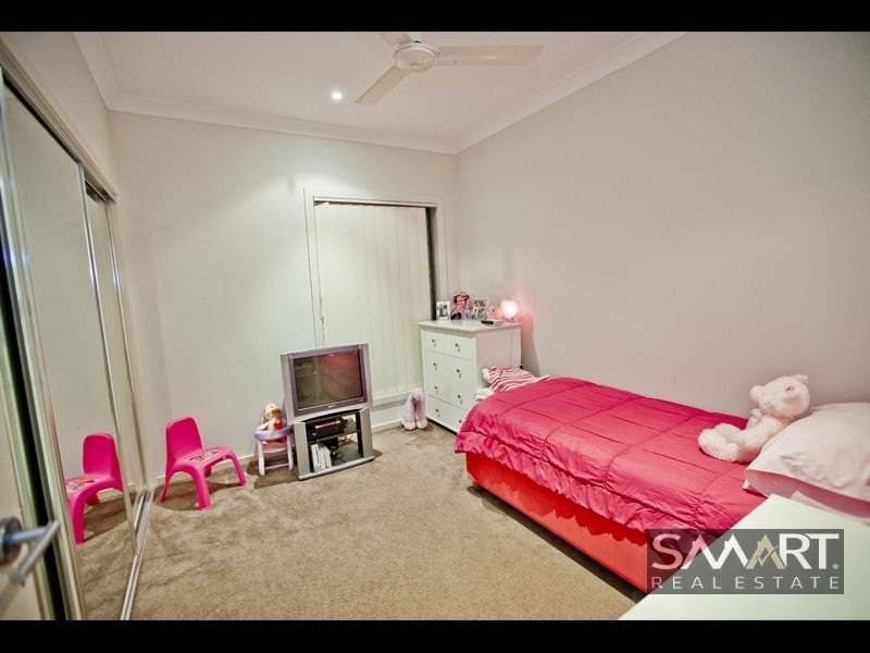 33 Highcrest Circuit, Molendinar QLD 4214