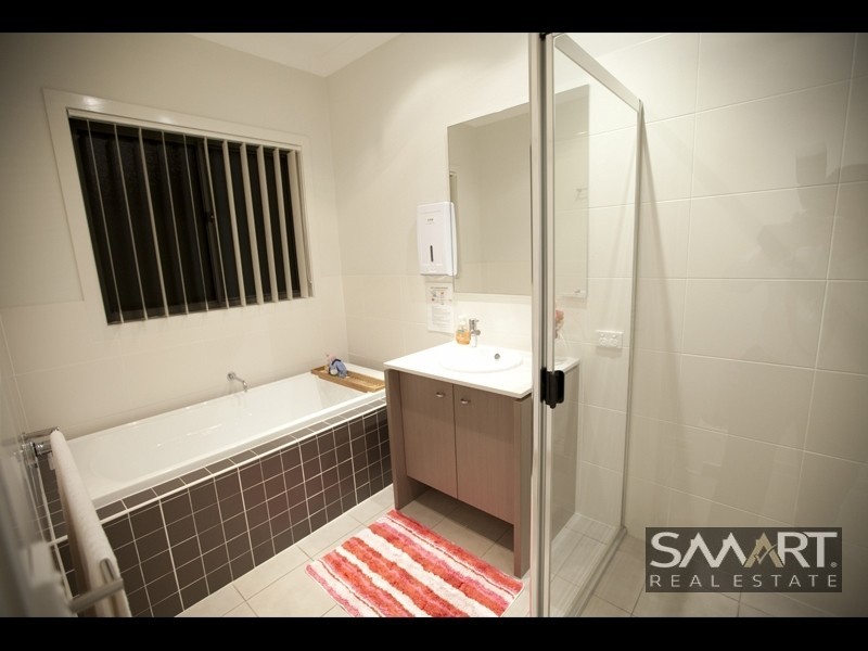 33 Highcrest Circuit, Molendinar QLD 4214