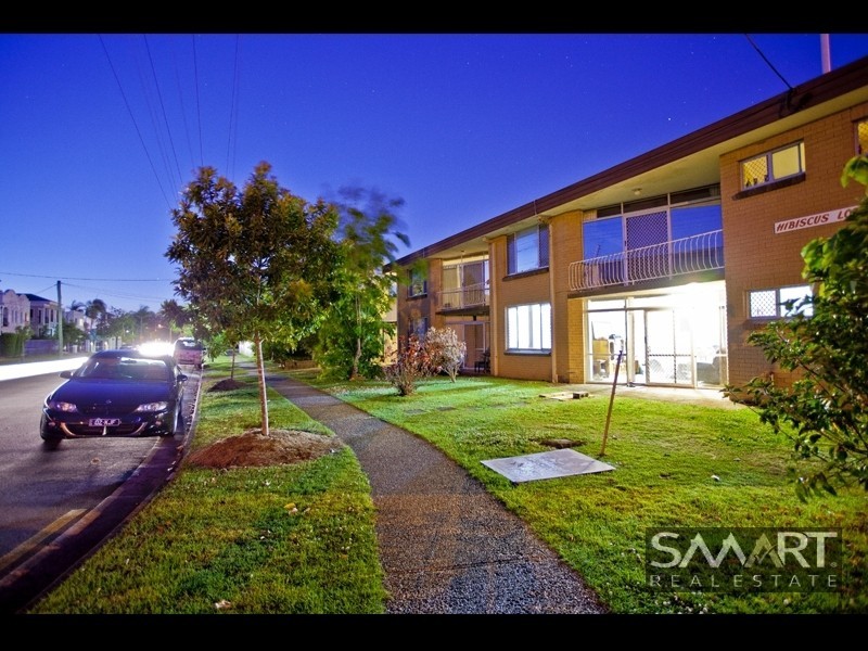 2/260 Stanhill Drive, Chevron Island QLD 4217