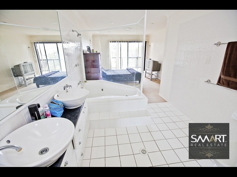 11/2 Ridgeline Way, Highland Park QLD 4211