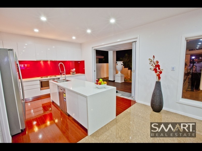40 Santabelle Crescent, Clear Island Waters QLD 4226