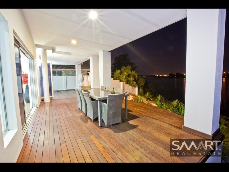 40 Santabelle Crescent, Clear Island Waters QLD 4226