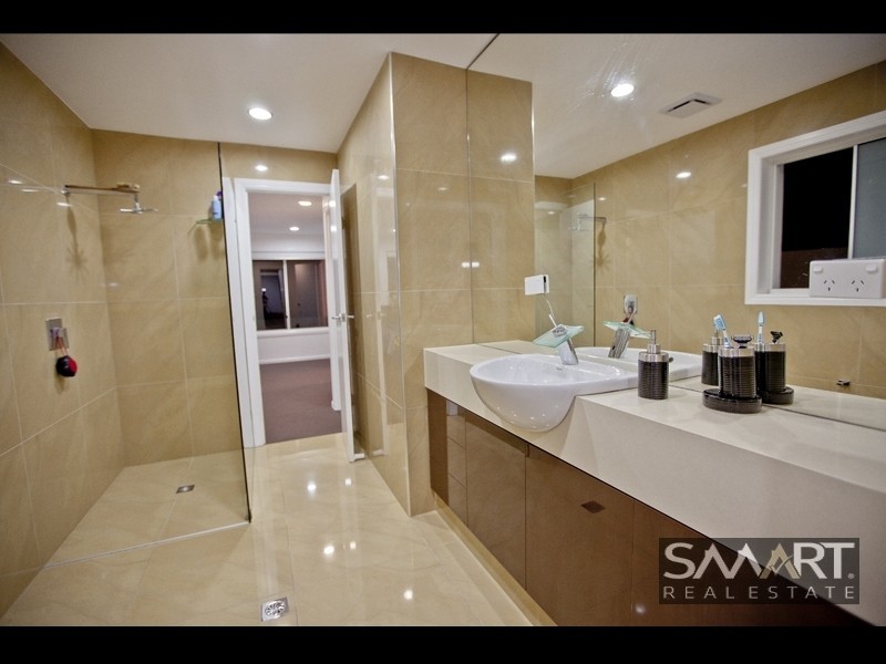 40 Santabelle Crescent, Clear Island Waters QLD 4226