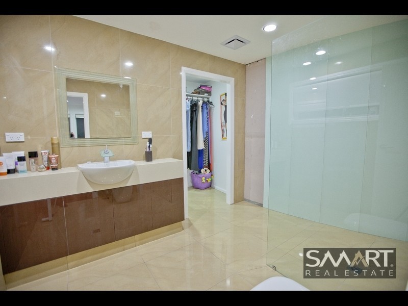 40 Santabelle Crescent, Clear Island Waters QLD 4226