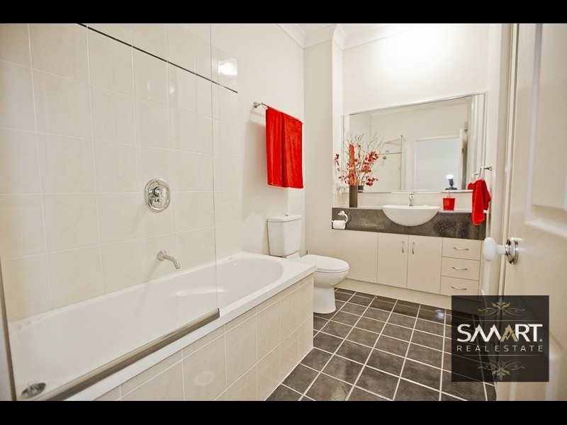 7/24-26 Parneno Street, Chevron Island QLD 4217