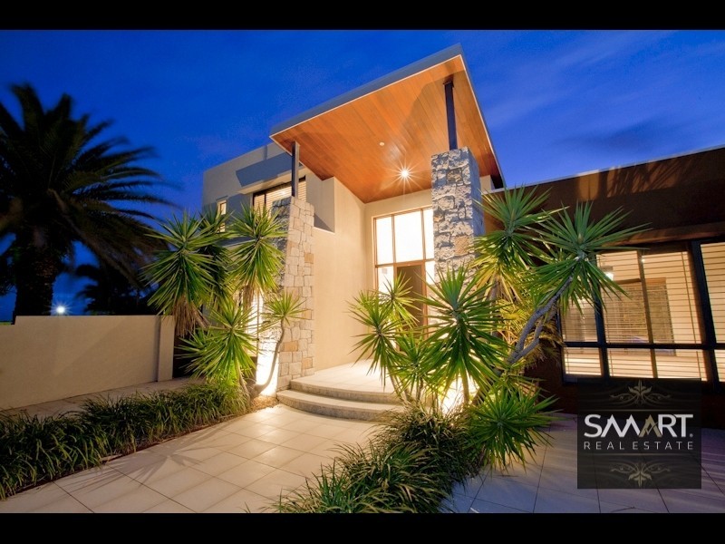 15 King Charles Drive,, Sovereign Islands QLD 4216