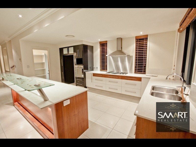 15 King Charles Drive,, Sovereign Islands QLD 4216