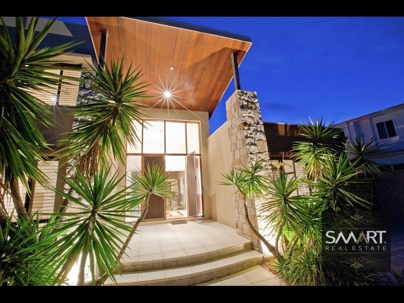 15 King Charles Drive,, Sovereign Islands QLD 4216