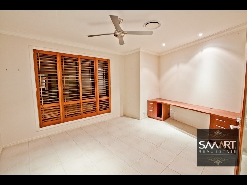 15 King Charles Drive,, Sovereign Islands QLD 4216