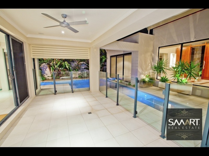 15 King Charles Drive,, Sovereign Islands QLD 4216