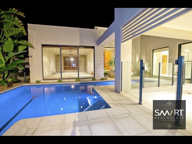 15 King Charles Drive,, Sovereign Islands QLD 4216