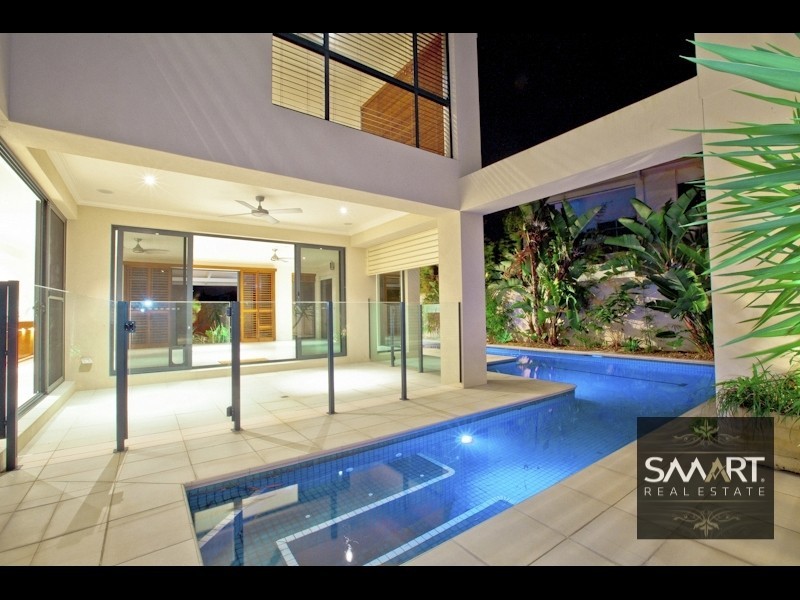 15 King Charles Drive,, Sovereign Islands QLD 4216