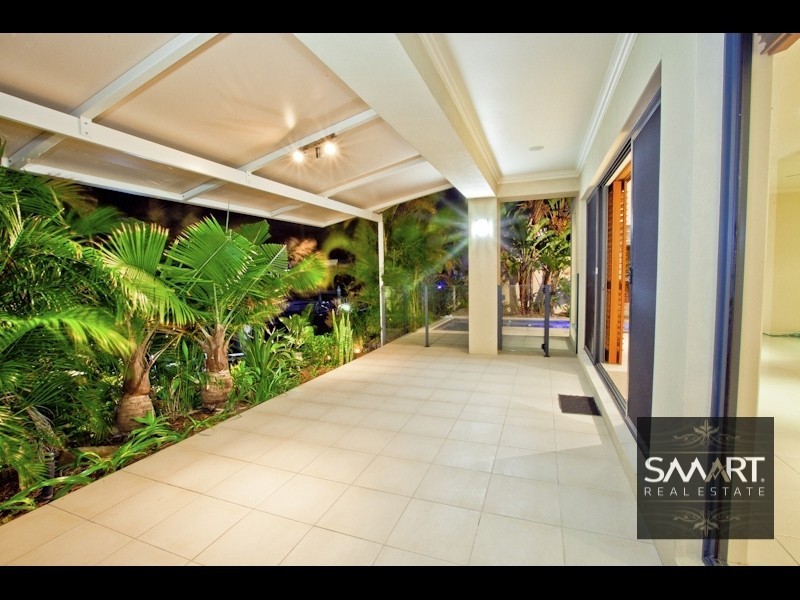 15 King Charles Drive,, Sovereign Islands QLD 4216