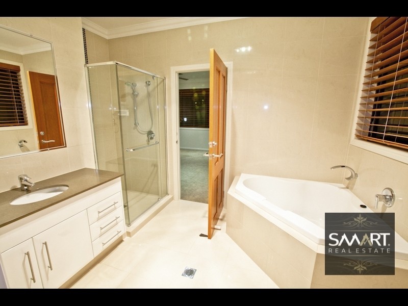 15 King Charles Drive,, Sovereign Islands QLD 4216
