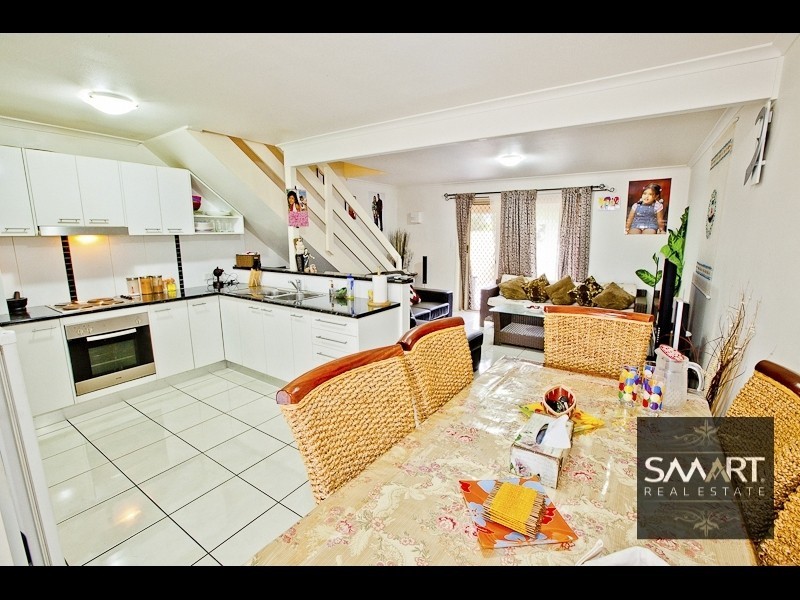 3/63 Olsen Ave, Labrador QLD 4215