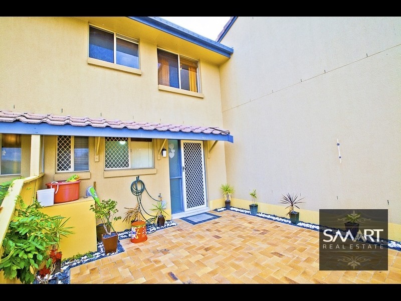 3/63 Olsen Ave, Labrador QLD 4215