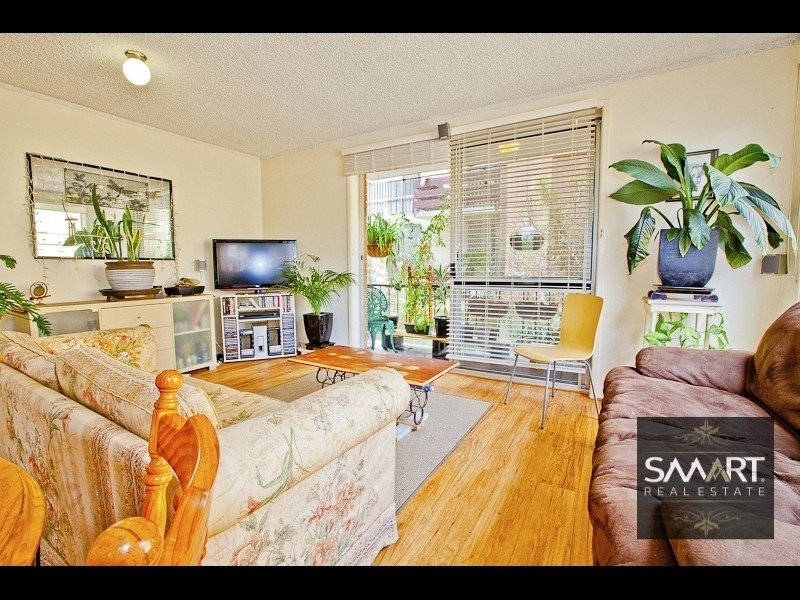 1/15 Darrambal Street, Chevron Island QLD 4217