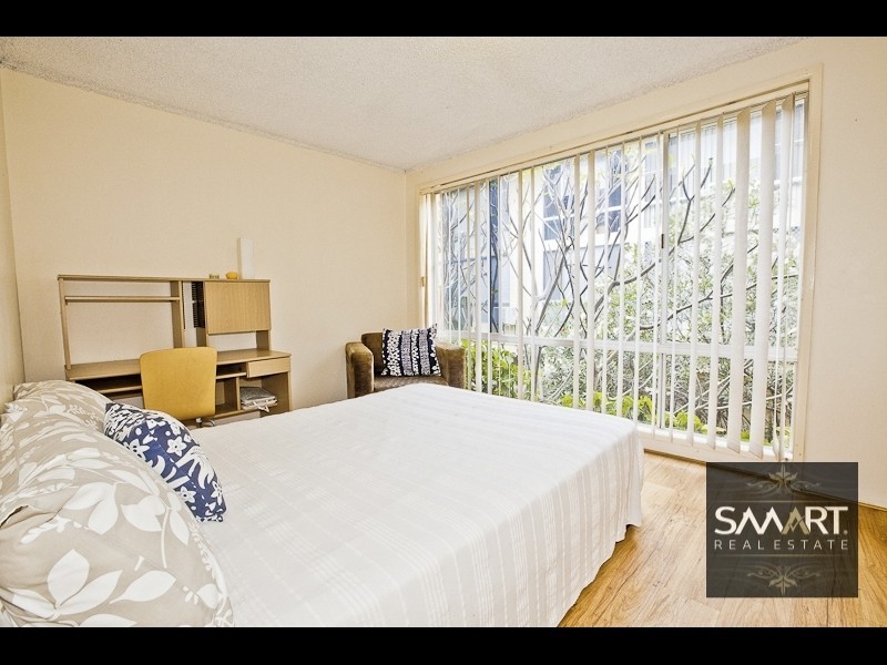 1/15 Darrambal Street, Chevron Island QLD 4217