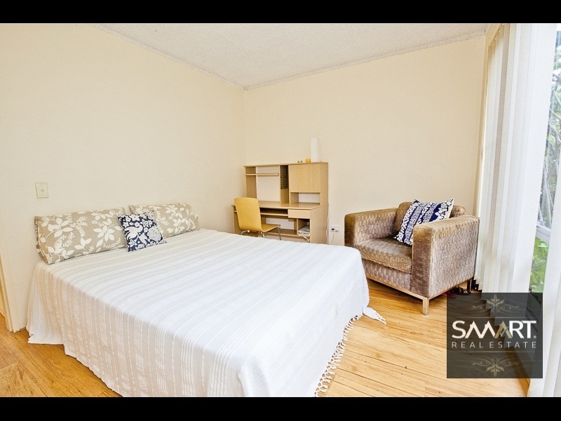 1/15 Darrambal Street, Chevron Island QLD 4217