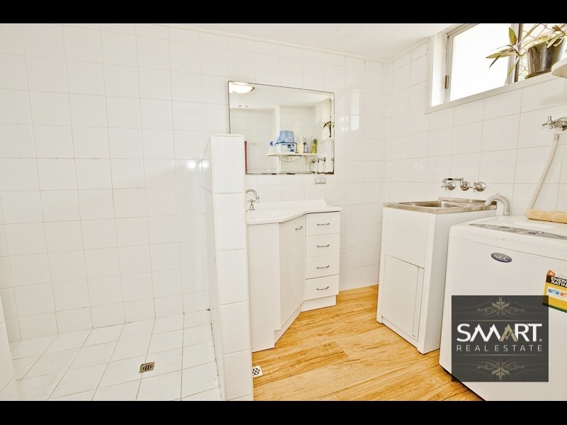1/15 Darrambal Street, Chevron Island QLD 4217