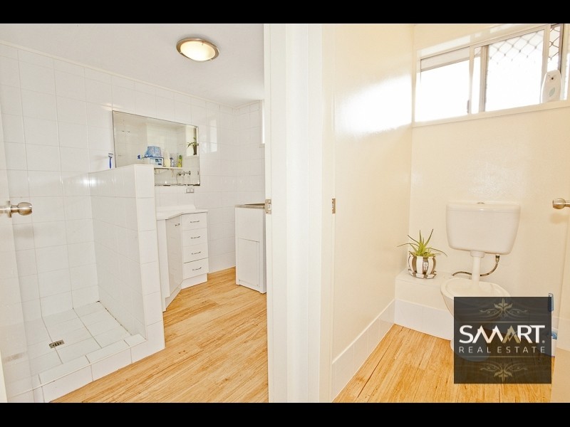 1/15 Darrambal Street, Chevron Island QLD 4217