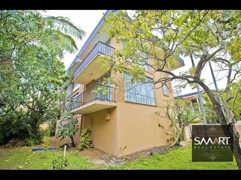 1/15 Darrambal Street, Chevron Island QLD 4217