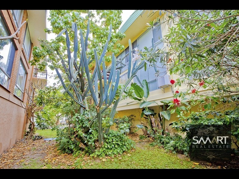 1/15 Darrambal Street, Chevron Island QLD 4217