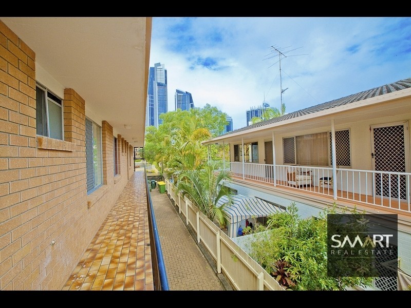 1/15 Darrambal Street, Chevron Island QLD 4217