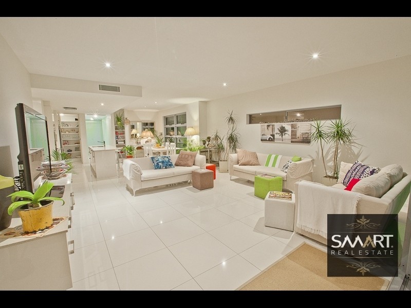7/7-9 Burra Street, Chevron Island QLD 4217