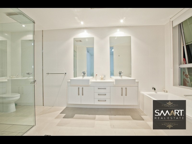 7/7-9 Burra Street, Chevron Island QLD 4217