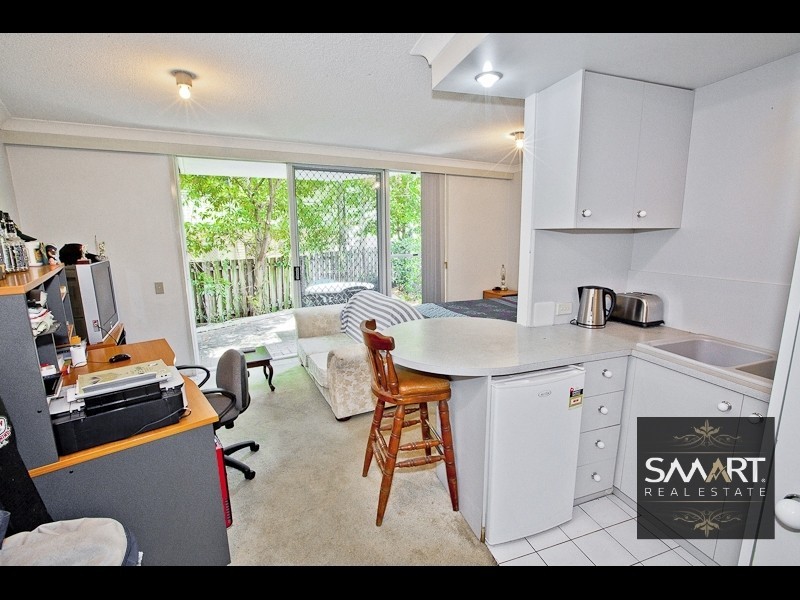 3/15 Weemala Street, Chevron Island QLD 4217