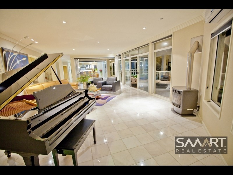 398 Benowa Road, Benowa Waters QLD 4217