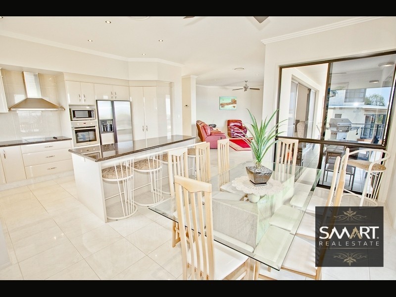 18 Bellavista Close, Highland Park QLD 4211