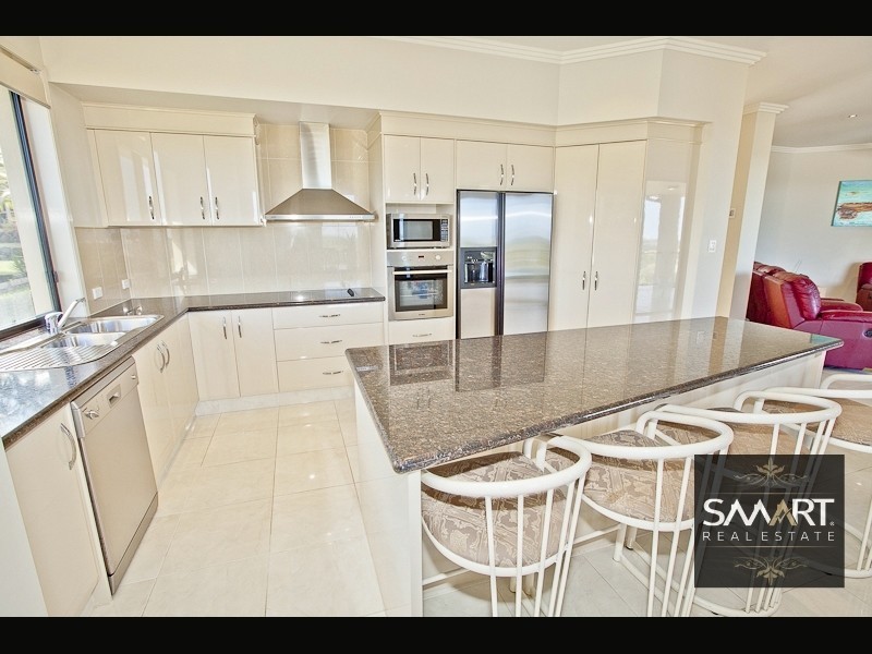 18 Bellavista Close, Highland Park QLD 4211