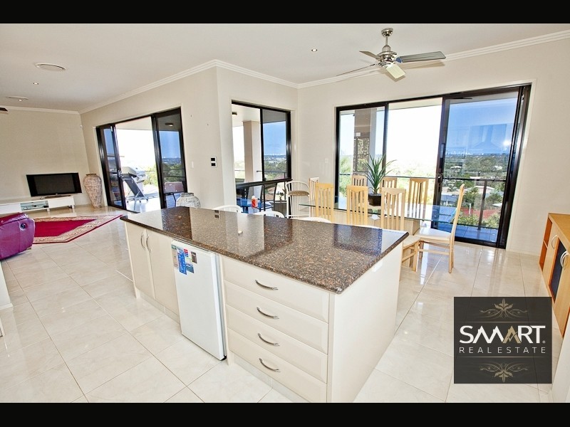18 Bellavista Close, Highland Park QLD 4211